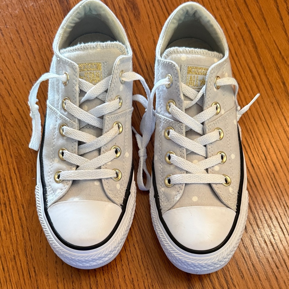 Converse women’s grey with White polka dots Low-Top Canvas with Gold Eyelets